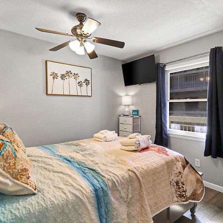 The Breakers #220 Beach Condo, Beautiful Ocean View At Coligny Beach, 4 N Forest Beach Drive Hilton Head, Walk To All Shops Restaurants, Renovated Jan 2024, Vacation Rental Hhi Llc Hilton Head Island Buitenkant foto