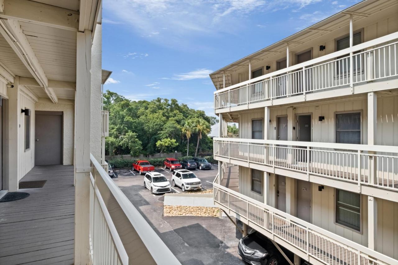 The Breakers #220 Beach Condo, Beautiful Ocean View At Coligny Beach, 4 N Forest Beach Drive Hilton Head, Walk To All Shops Restaurants, Renovated Jan 2024, Vacation Rental Hhi Llc Hilton Head Island Buitenkant foto